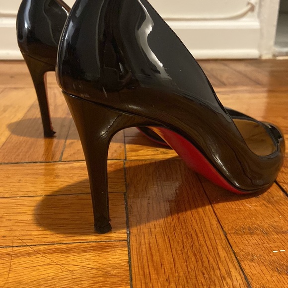 Louboutin pointy toe pump size 8/ 38 - Picture 9 of 12